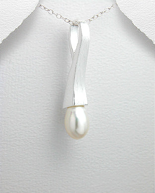 Dije Artesanal de Plata Ley 925 y Perla de Agua Dulce - 925 Sterling Silver and Freshwater Pearl Handmade Pendant - ID: 25382415 Bellash